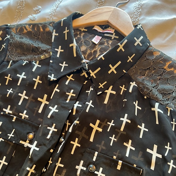 Bongo Cross Chiffon Tie Front Top - Picture 2 of 4